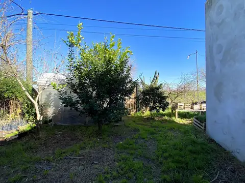 Casa de 2 dormitorios en Barrio Las Tardes. Roldán. Apta crédito.