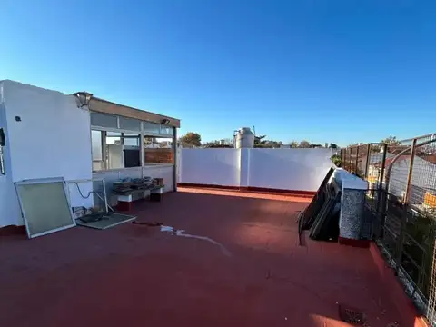 PH 4 AMB 1 X ESCALERA BALCON , PATIO Y TERRAZA PROPIA EXCELENTE LUZ NATURAL
