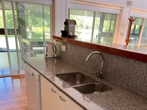 CASA 5 AMB VENTA EN ISLA DEL ESTE.QUINCHO AMARRA