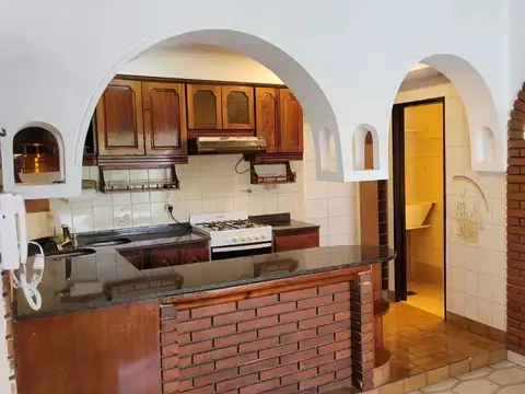 Casa 5 ambientes con 3 baños