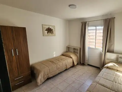 Casa en Alquiler con 2 cocheras