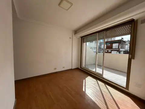 CABALLITO - MONOAMBIENTE DIVIDIDO CON BALCON TERRAZA