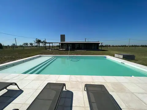 Casa en Venta con 4 cocheras