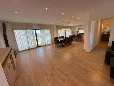 Casa en Venta en Coronel Domínguez, USD 130.000