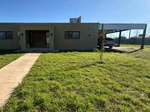 CASA 3 DORMITORIOS, EN CORONEL DOMINGUEZ