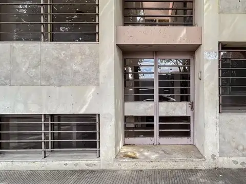 GRAN OFICINA EN 3 NIVELES -IDEAL EMPRESA O ESTUDIO PROFESIONAL