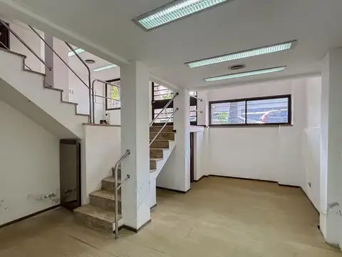 GRAN OFICINA EN 3 NIVELES -IDEAL EMPRESA O ESTUDIO PROFESIONAL