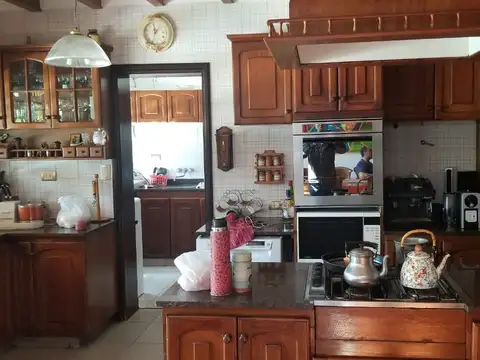 Casa 7 ambientes con 5 baños