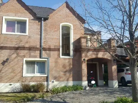 Venta Casa 3 dormitorios con pileta y jardín en Barrio Barrancas de San José