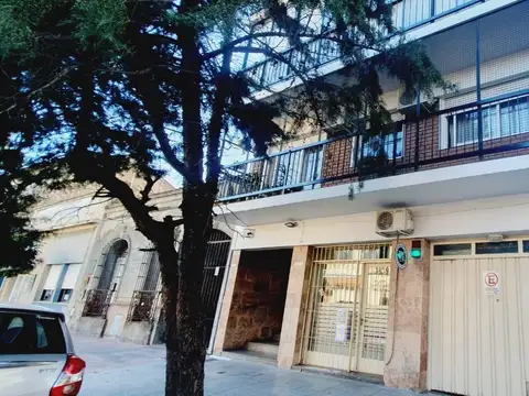 Departamento 2 ambientes en venta en Floresta apto credito 