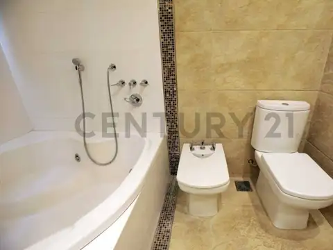 Casa 5 ambientes con 2 baños