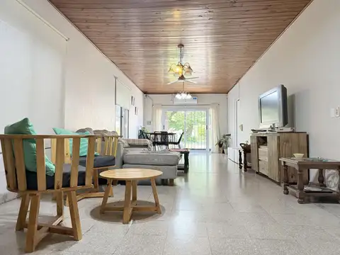 Venta, Casa, 4 ambientes, jardin , cochera, Hurlingham, Lote, crédito, permuta