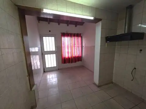 Casa 4 ambientes con 1 baño
