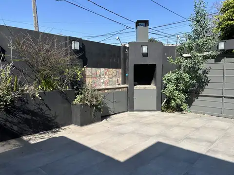 Hermosa propiedad de 5 ambientes en Caseros