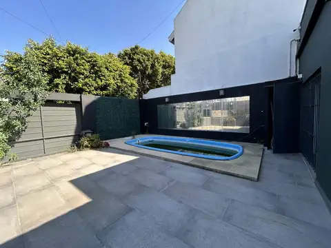 Casa en Venta con 3 cocheras