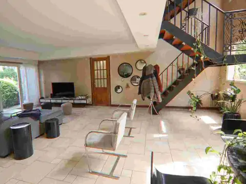 Casa en Venta con 3 cocheras