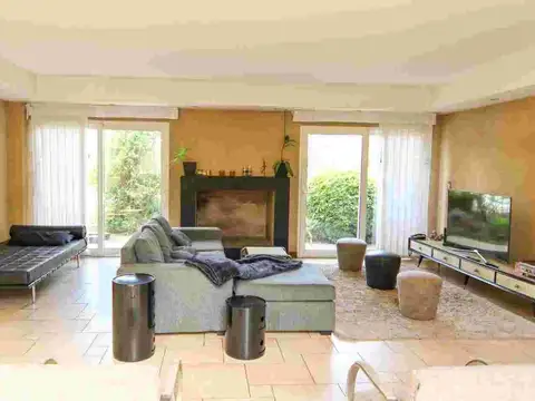 Casa 6 ambientes con 4 baños