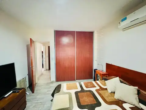 Casa de 3 amb. c/cochera y amplio fondo (Ramos Mejía)