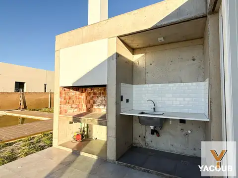 Casa en venta - 2 Dormitorios 1 Baño  - Manuel B. Gonnet- La Plata