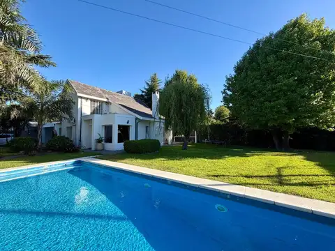 Casa con pileta en venta con frente sobre RUTA 25, Escobar -  ID 6004