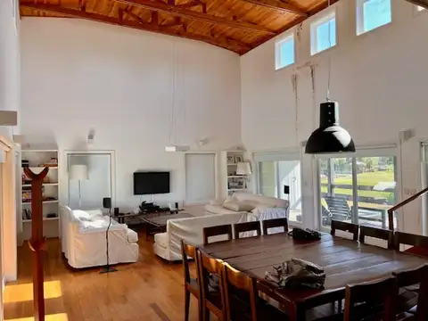 Casa 5 ambientes con 3 baños