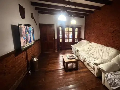 Vicente Lopez e/ San Jose de Flores y San Pedro