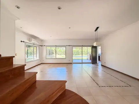 Casa 6 ambientes con 3 baños