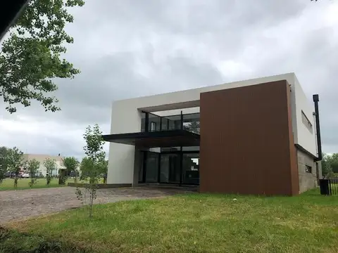 Casa en Alquiler de 4 dormitorios