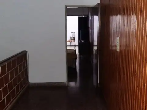 Casa 9 ambientes con 3 baños