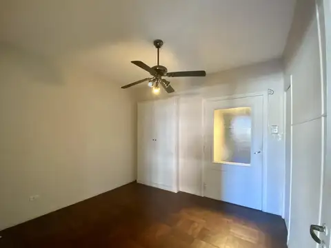 Venta Oficina en CABA  - Tribunales con balcón.