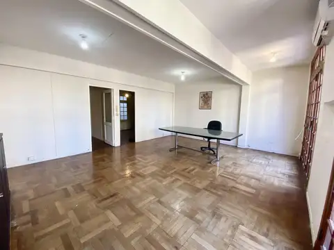 Venta Oficina en CABA  - Tribunales con balcón.