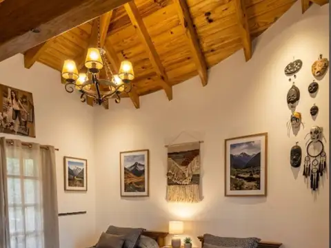 Casa 9 ambientes con 4 baños