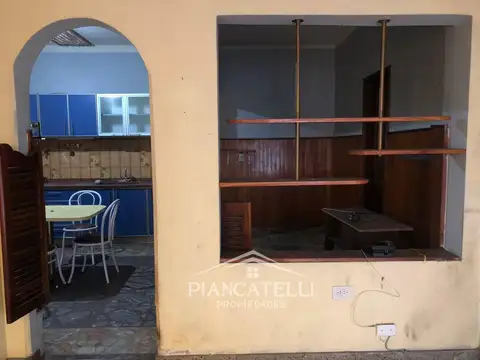Casa 4 ambientes con 1 baño