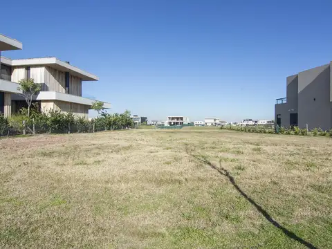 Terreno al agua en venta El Yacht, Nordelta. Excelente ubicación.