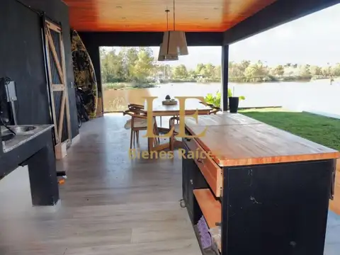 Casa 4 ambientes con 3 baños