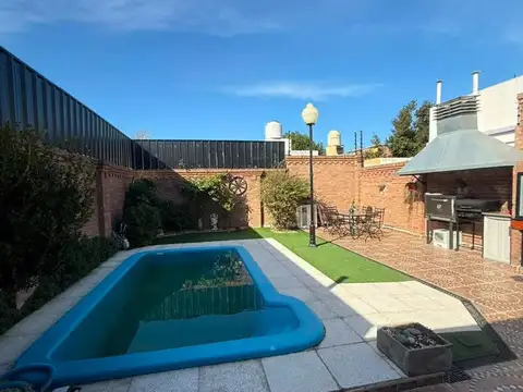 VENTA CASA 4 AMBIENTES AVELLANEDA PILETA QUINCHO