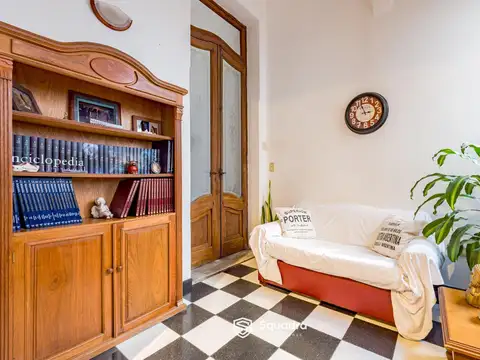 Casa 6 ambientes con 2 baños