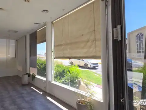 Oficina en Alquiler con 1 cochera