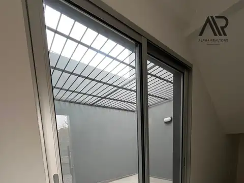 Casa en alquiler c/ cochera en Aires Puros