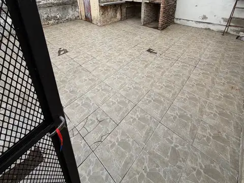 Casa en Alquiler con 2 cocheras