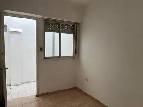 Depto Tipo Casa en Alquiler en Haedo, $ 600.000