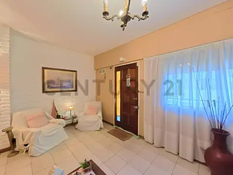VENTA PH 4 AMBIENTES EN MONTE CASTRO