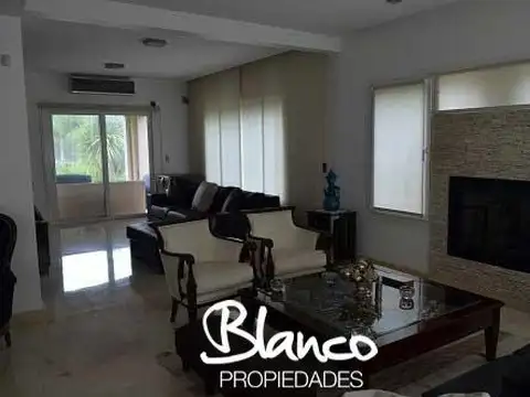 Casa 6 ambientes con 5 baños