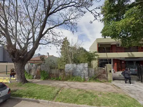 Amplio lote en inmejorable ubicación, 3 cuadras estación!