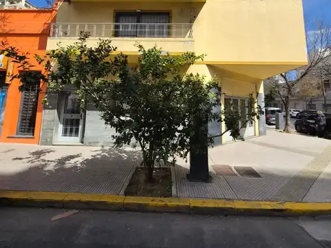 PH Piso Único de 6 amb. con dependencia en Planta Alta + Planta Baja taller/deposito/garage, 553 m2 tot.