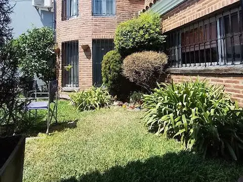 Amplia Casa en 2 Plantas con Quincho y Pileta en San Justo * Nuevo Valor*