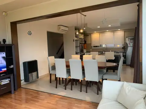 Casa 6 ambientes con 3 baños