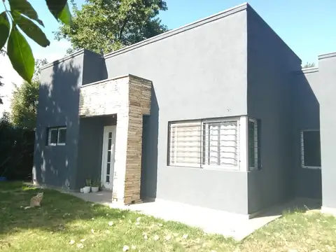 Casa 4 ambientes con 2 baños