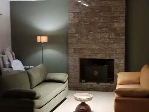 Casa en Venta en Las Glorias, USD 325.000