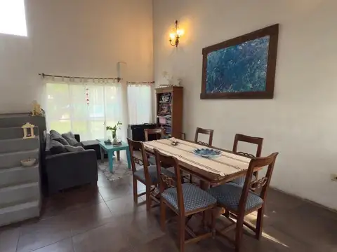 Casa 5 ambientes con 2 baños